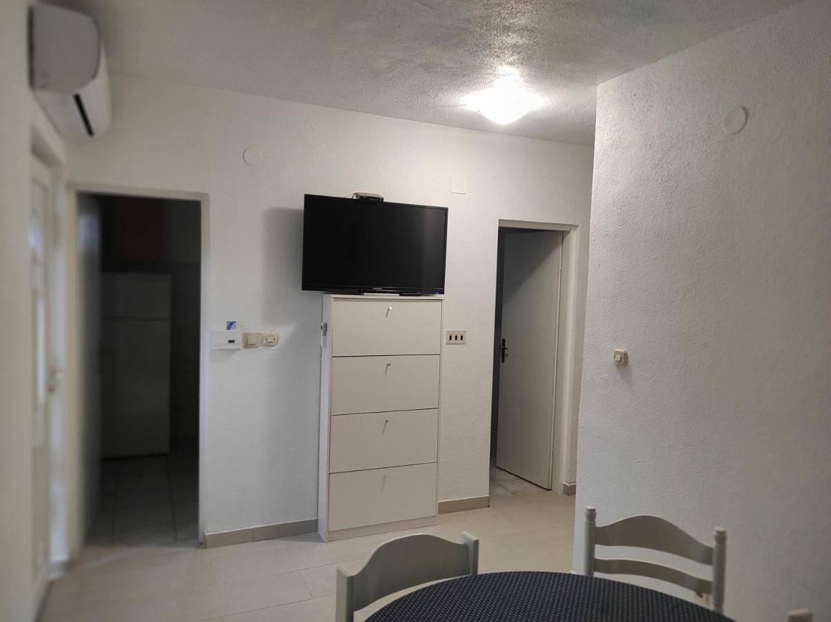 Apartment Marina Vir Bagian luar foto